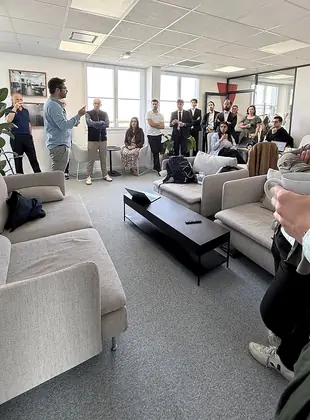 Rencontre professionnelle dans le coworking