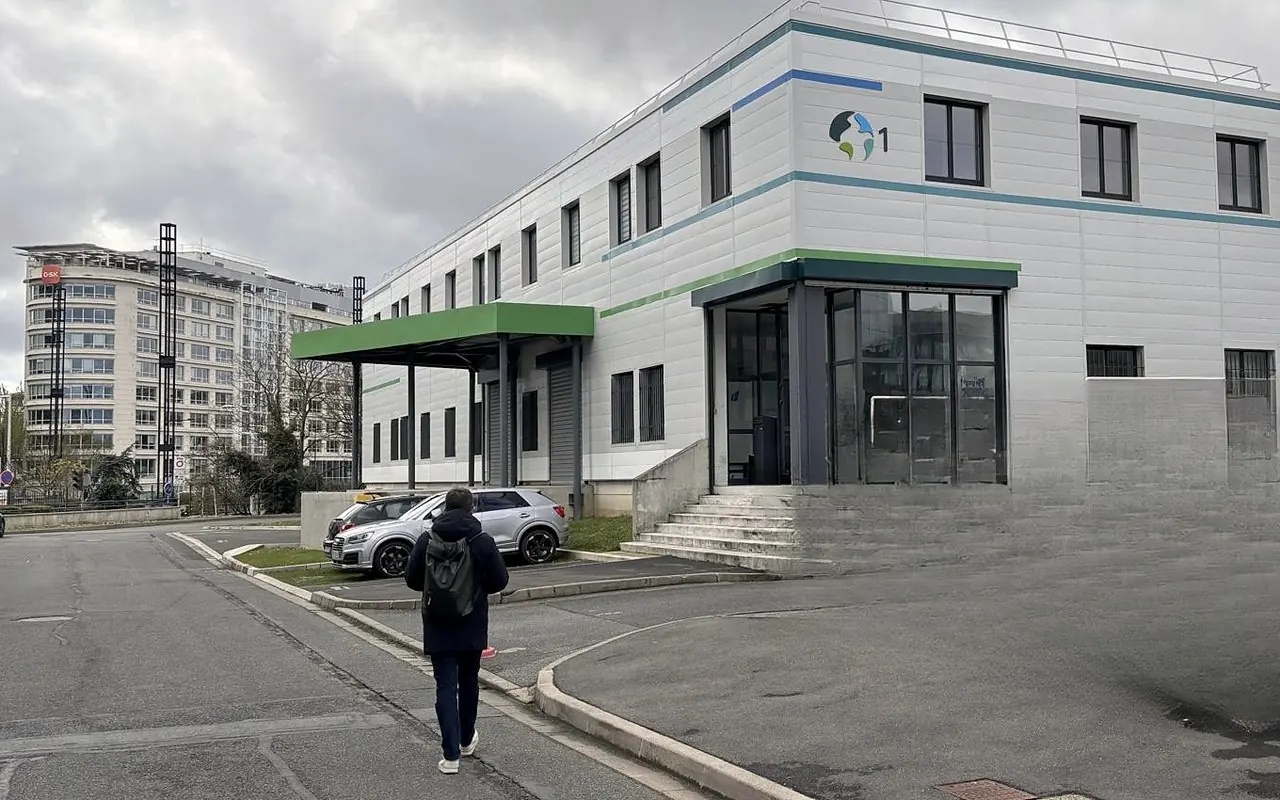 Façade et entrée du bâtiment WeChefs de Nanterre